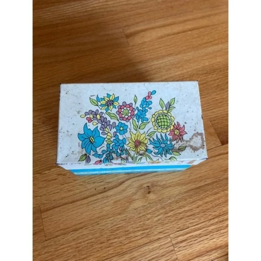 Vintage Floral Recipe Box Holder